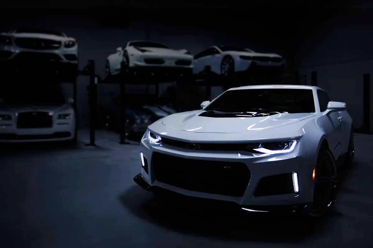 Automobil pe șosea, imagine ilustrativă