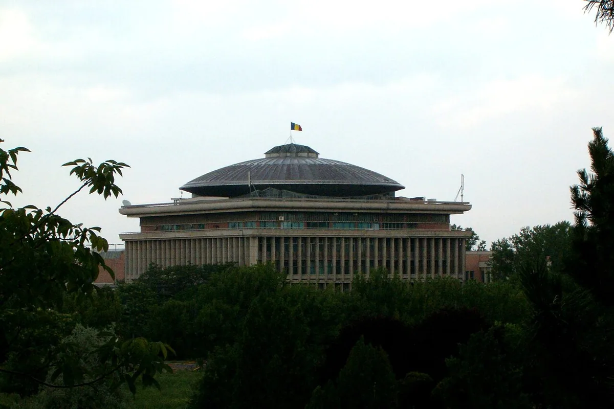 Rectoratul Politehnicii din București, fotografie de arhivă din 2004