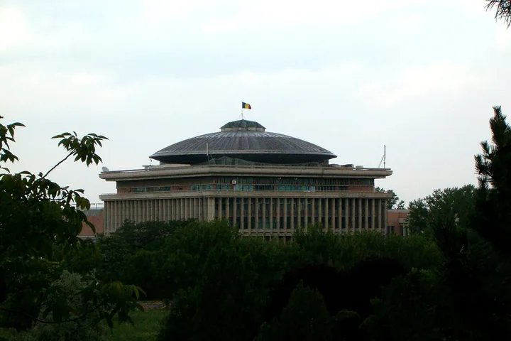 Rectoratul Politehnicii din București, fotografie de arhivă din 2004